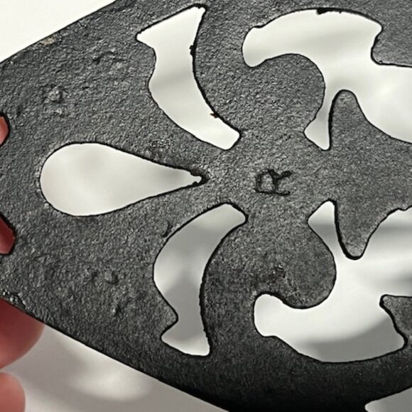 VTG Cathedral Cast Iron 3-Footed Trivet Pot Rest Dinner Serving Table 9"x4" - Picture 8 of 12